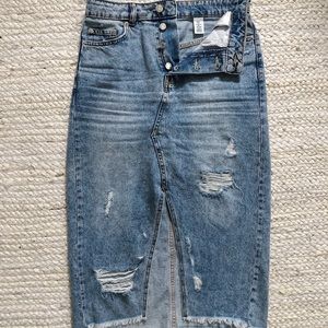 Super trendy H&M distressed mid length skirt sz 6